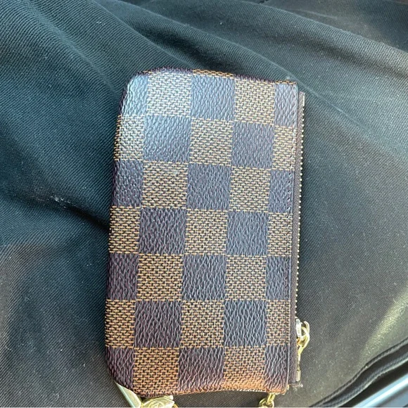 Louis Vuitton coin purse. - Picture 5 of 5